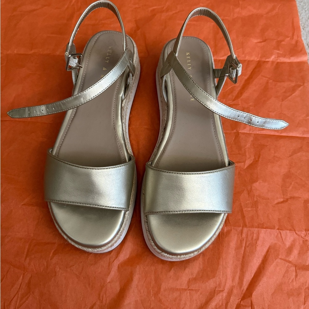 NWOT Kelly & Katie Metallic Sandals